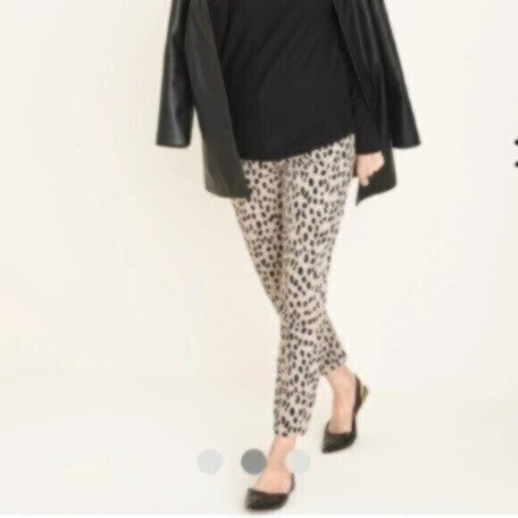 NWT Chico's So Slimming Cheetah-Print Girlfriend Ankle Jeans - Picture 1 of 4